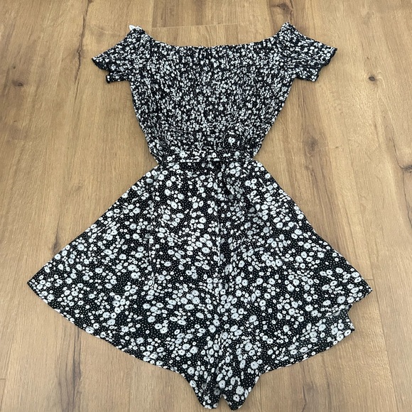 Lulu's Black and White Romper - Picture 3 of 3